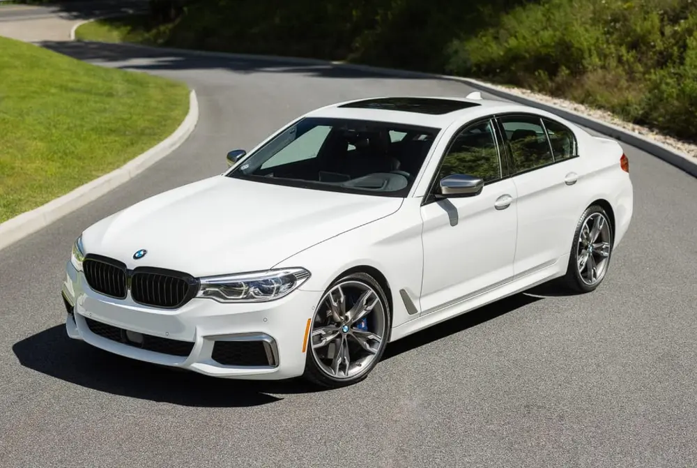 BMW M550i xDrive — photograph 1 of 1