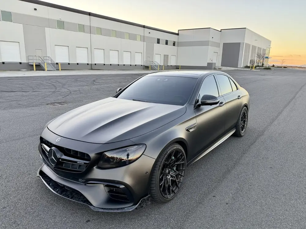 Mercedes-AMG E63 S — photograph 1 of 1