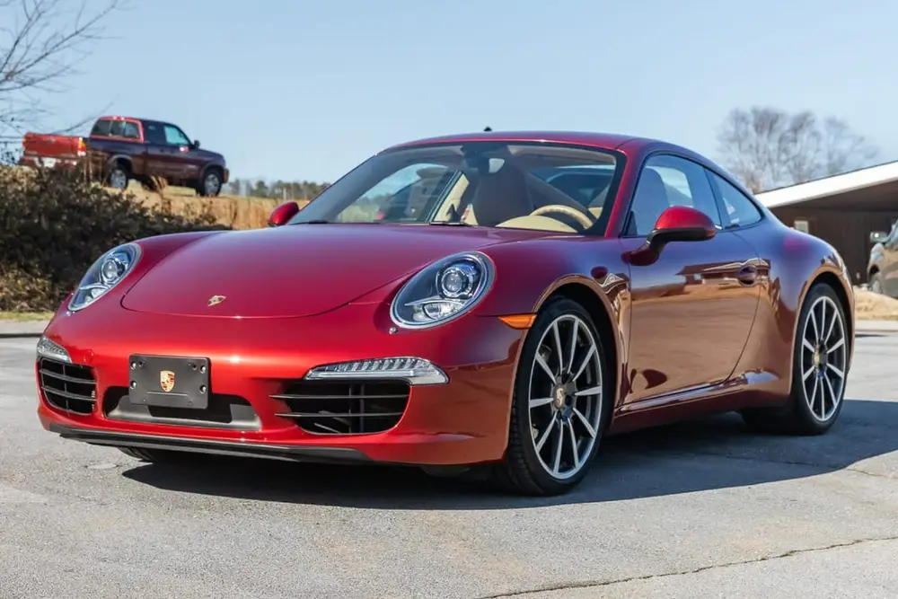 Porsche 911 Carrera S — photograph 1 of 1